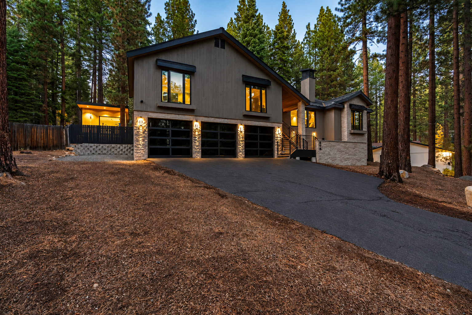 Twilight Mountain Home in Pine Forest