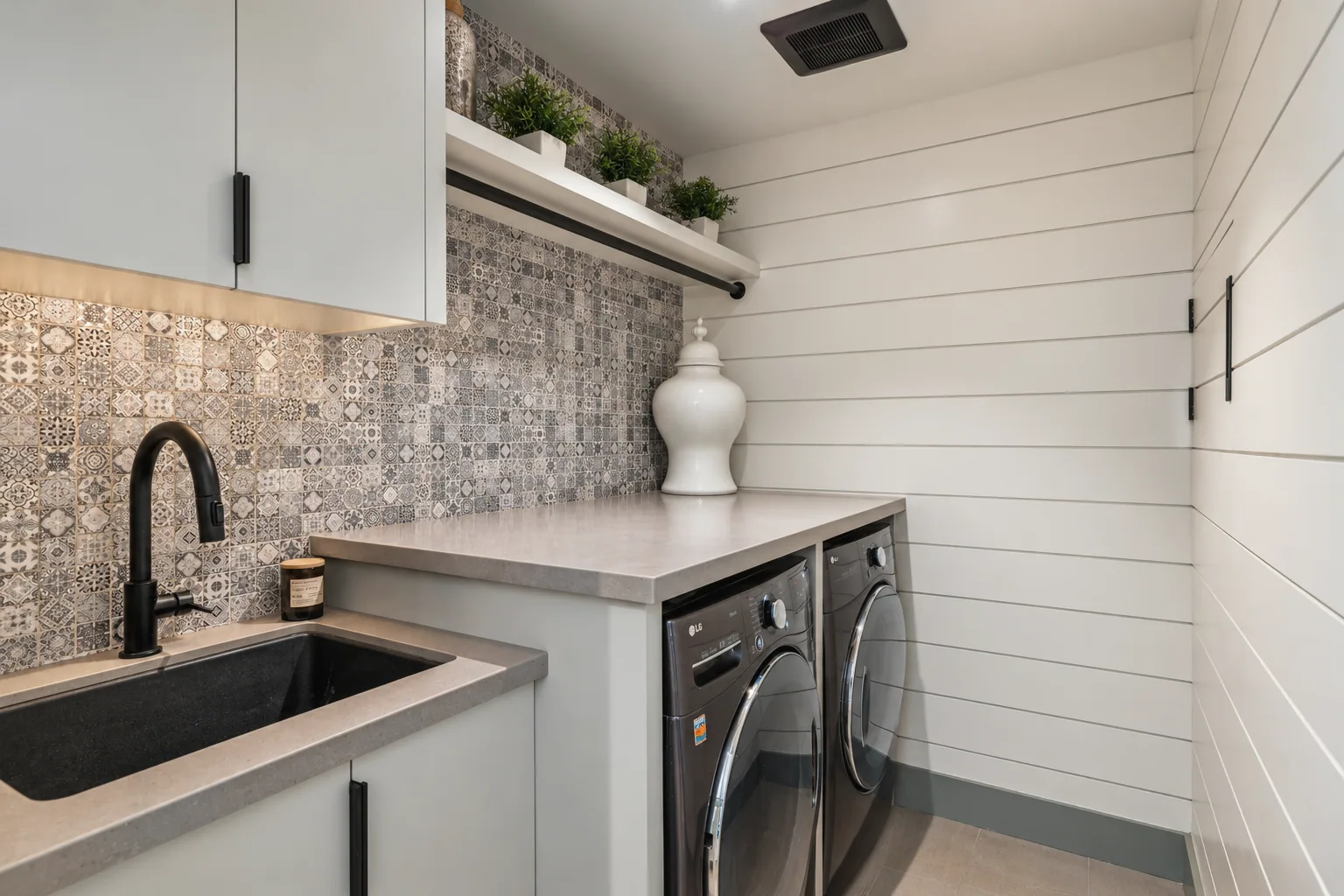 Modern Farmhouse Laundry Room